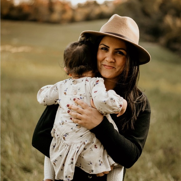 Meet your Posher, Jessica - Picture 1 of 1